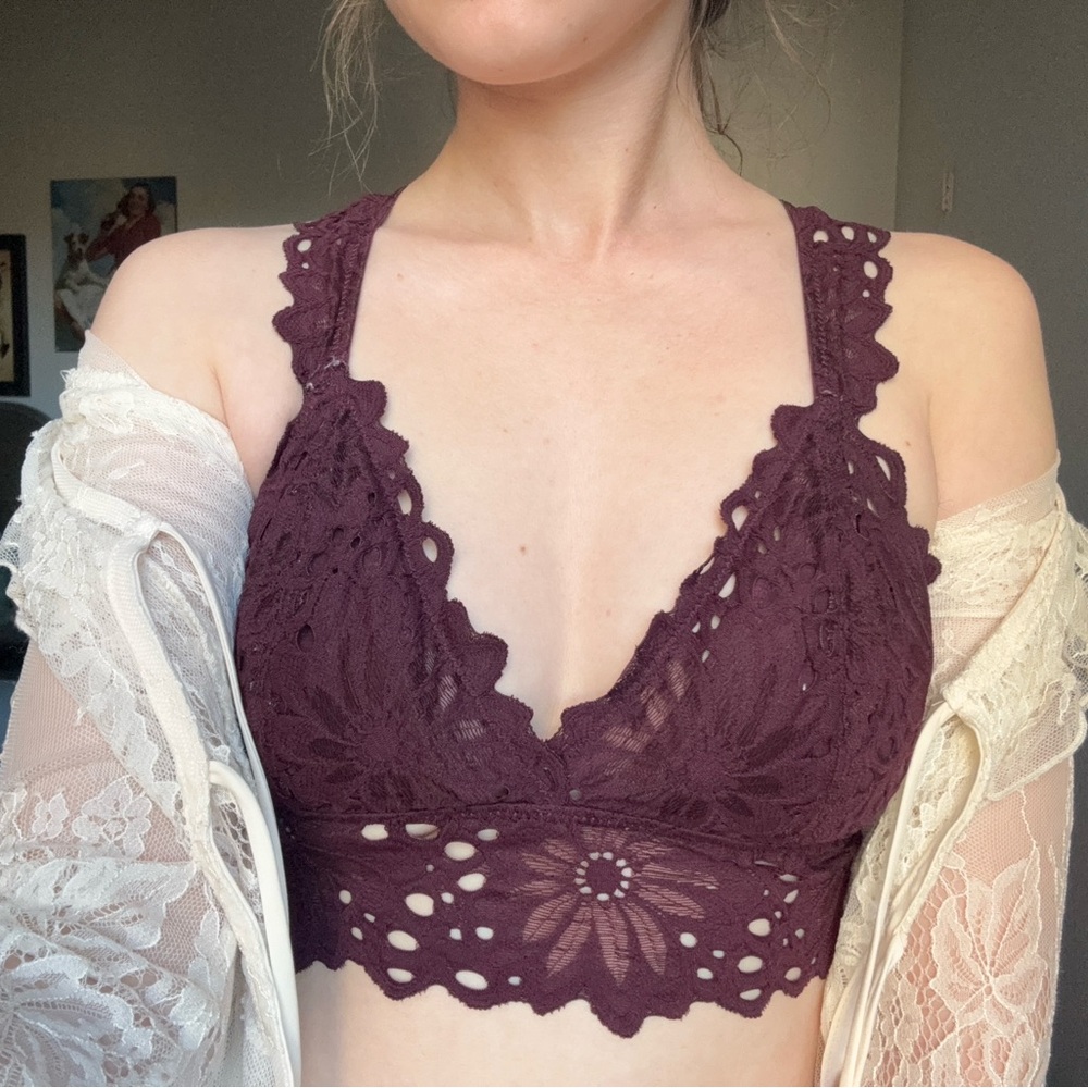 Elegant Lace Bralette in Deep Purple - Picture 2 of 2